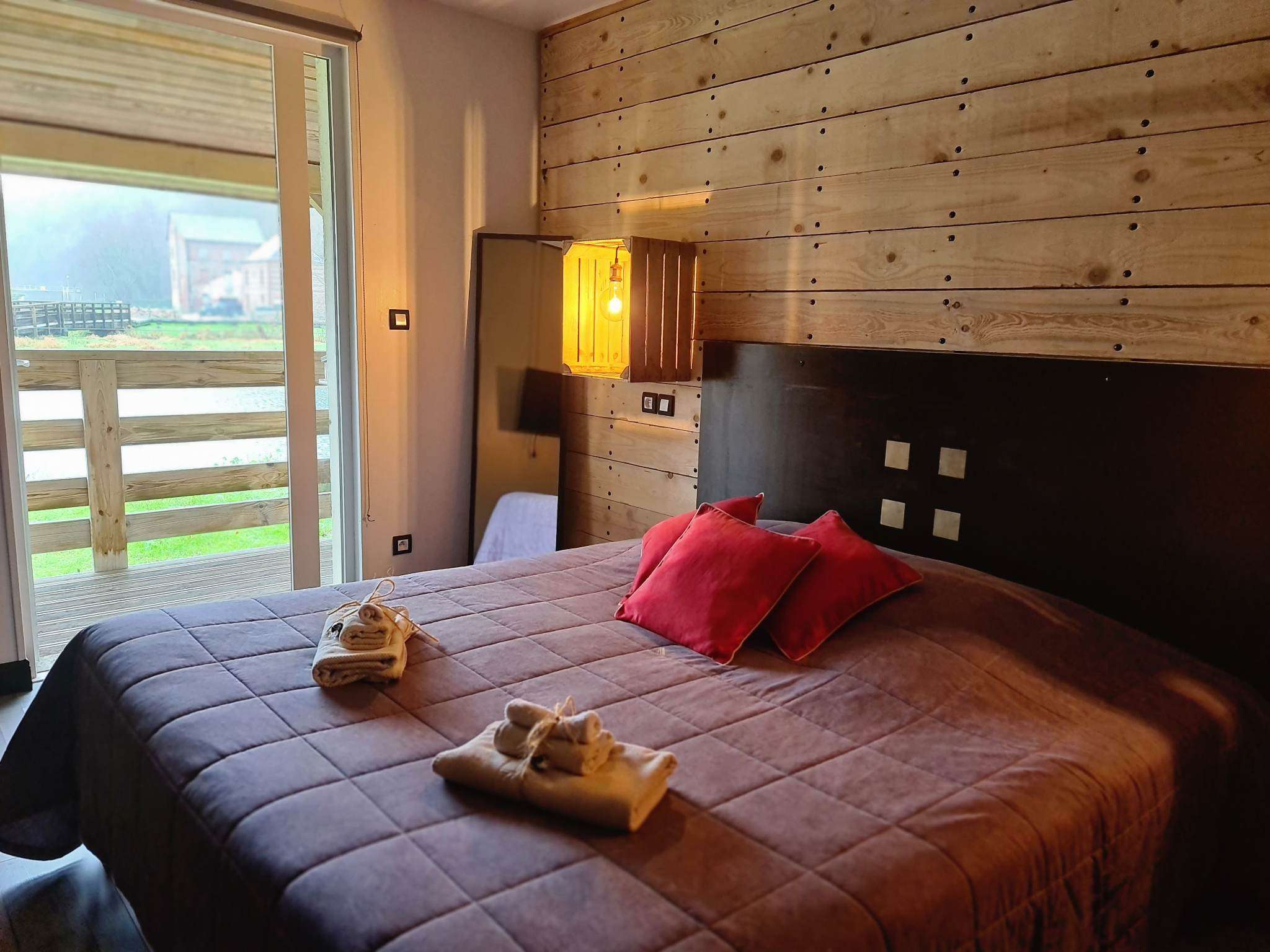 • Suites Héricourt-en-Caux - Hébergement de luxe Normandie - Chambre avec terrasse privée - Suite avec baignoire balnéo - Chambre accessible PMR Normandie - Séjour confortable Normandie - Suite junior Normandie - Hébergement romantique Normandie